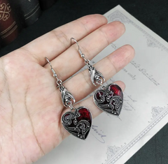 🖤❤️ Vintage Gothic Heart Dangle Earrings – Red & Silver Toned ❤️🖤