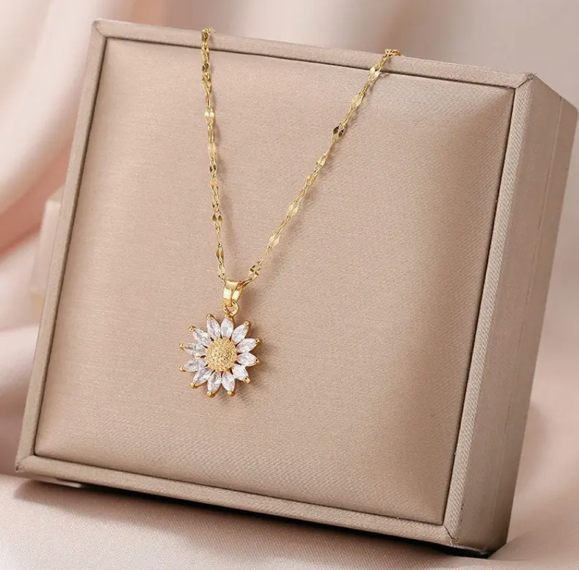 Sparkling Sunflower Cubic Zirconia Pendant Necklace Jewelry Gift `18k gold plate