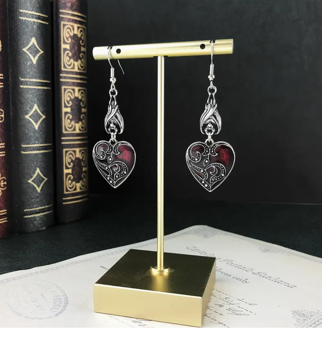 🖤❤️ Vintage Gothic Heart Dangle Earrings – Red &amp; Silver Toned ❤️🖤