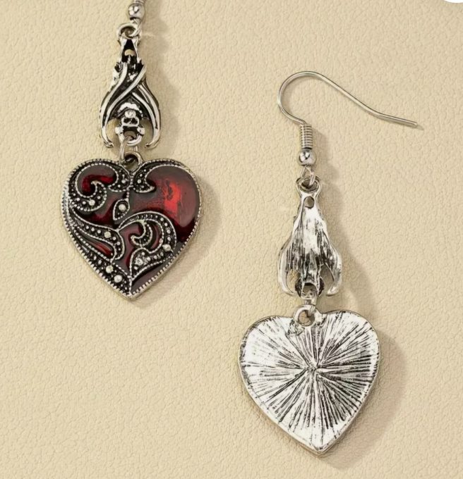 🖤❤️ Vintage Gothic Heart Dangle Earrings – Red &amp; Silver Toned ❤️🖤