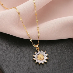 ✨ 18K Plated Gold Women's Necklace - Sunflower Rhinestone Pendant 🌻