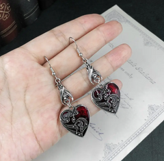 🖤❤️ Vintage Gothic Heart Dangle Earrings – Red &amp; Silver Toned ❤️🖤